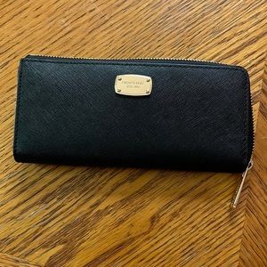 Michael Kors Zip Wallet